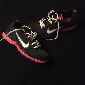 Nike Flex TR sneakers size 7. Black & Pink.
